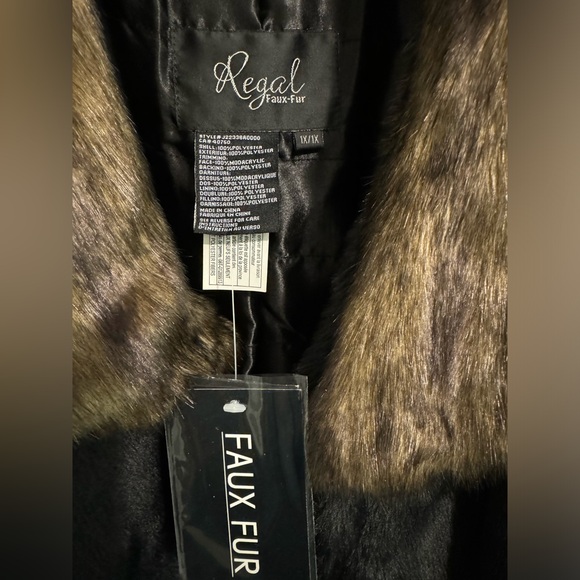 Regal faux-fur coat - Picture 2 of 2